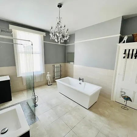 Lindas Coastal Bliss Apartmán *