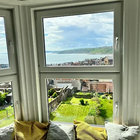 Lindas Coastal Bliss